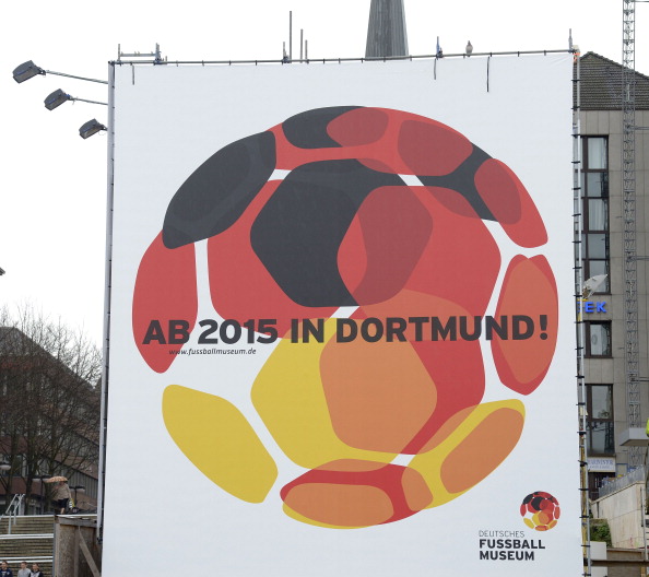 Новый логотип Высшего дивизиона германского футбола (DFB) на здании футбольного музея в Дортмунде, Германии. Открытие запланировано на 2015 год. Фото: Thorsten Wagner/Bongarts/Getty