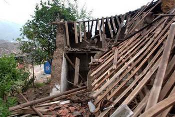 В результате землетрясения в провинции Юньнань разрушено и повреждено более 60 тыс. домов. Фото с blog.163.com