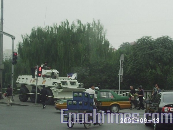 В Пекине усилены полицейские и армейские патрули. Фото: The Epoch Times