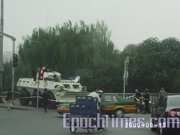 В Пекине усилены полицейские и армейские патрули. Фото: The Epoch Times