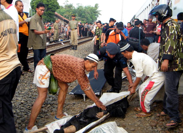 Столкновение поездов в Индонезии. Фото: us.detiknews.com