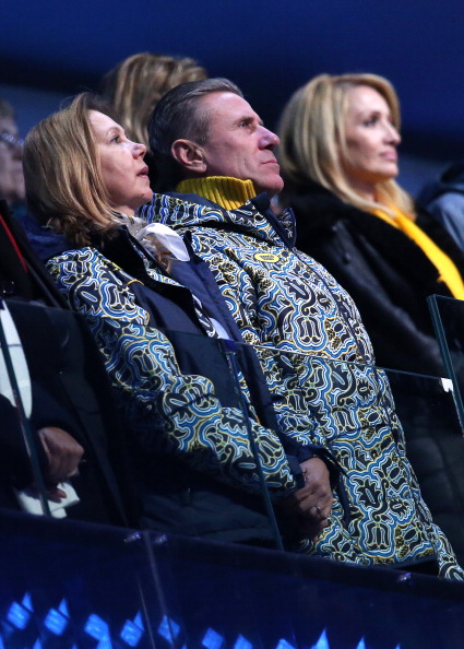 Председатель НОК Украины Сергей Бубка и его жена на церемонии открытия зимних Олимпийских игр в Сочи 7 февраля 2014 года. Фото: John Berry/Getty Images