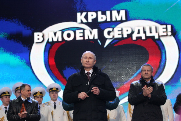 Владимир Путин на митинге на Красной площади 18 марта 2014 года в Москве после подписания договора об аннексии Крыма в состав РФ. Фото: Sasha Mordovets/Getty Images