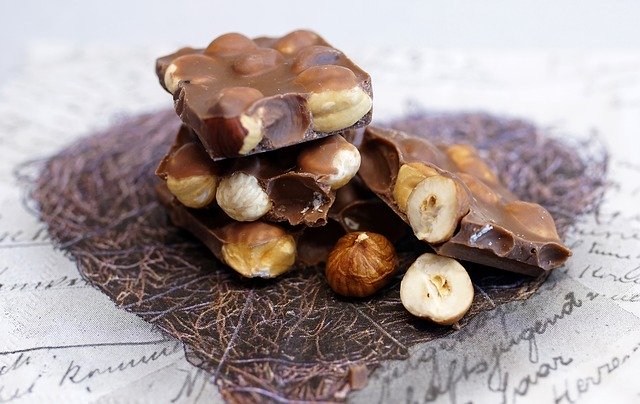шоколад с орешками