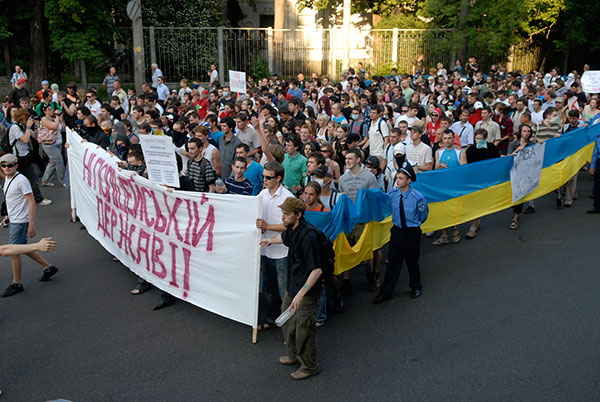 Массовый протест против гибели студента в отделении милиции прошел в Киеве 10 июня 2010 года. Фото: Владимир Бородин/The Epoch Times