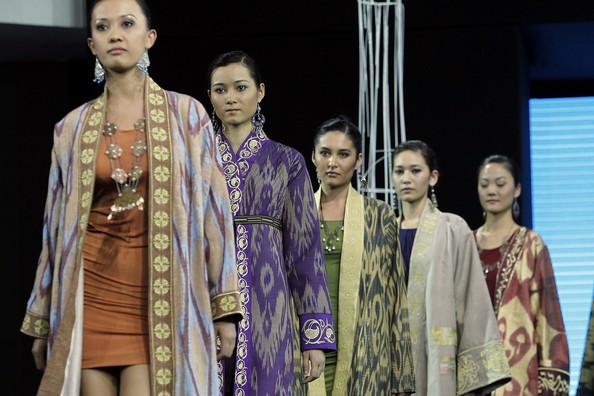 Узбекские мотивы на Фестивале национального платья. Фото: Yves Forestier/Getty Images for Style.Uz Art Week