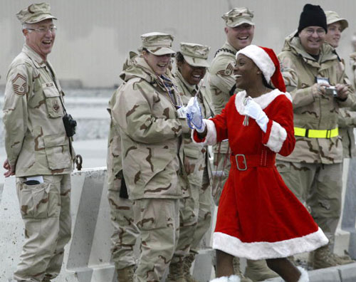 Военнослужащие США отметили День Благодарения. Фото: VYACHESLAV OSELEDKO/AFP/Getty Images