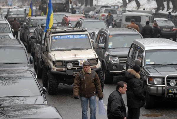 Акция протеста «Достали» прошла в Киеве в четверг 5 февраля 2009 года. Фото: Владимир Бородин/The Epoch Times