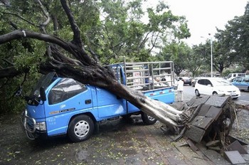 Град и ураганный ветер обрушились на южные провинции Китая. Апрель 2011 год. Фото с kanzhongguo.com