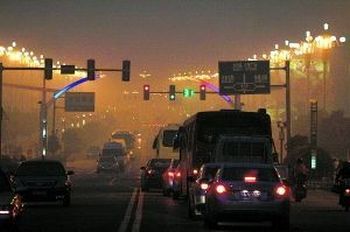 Город Хуайань провинция Цзянсу. Во второй половине дня 7 ноября от тумана темно, как ночью. Фото с epochtimes.com