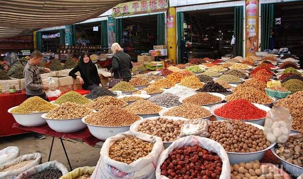 На рынках и улицах Синьцзяна. Фото с aboluowang.com