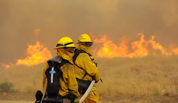 Пожары бушуют в Калифорнии. Фоторепортаж. Фото: Kevork Djansezian/Getty Images