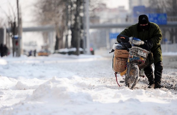 В Пекине прошёл самый сильный за 59 лет снегопад. 4 января 2010 год. Фото: AFP