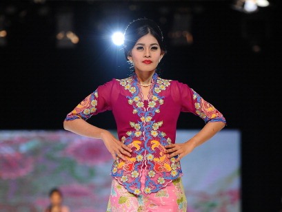 Индонезийская мода. Снимки, сделанные на шоу Surabaya Fashion Parade NIWASANA NUSANTARA 2014. Фото:Robertus Pudyanto/Getty Images