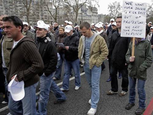 Забастовка в Лондоне собрала около 20 000 офицеров полиции которые недовольны решением МВД Британии. Фото: Leon Neal/AFP/Getty Images