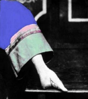 Маленькие ножки древних китайских женщин. Фото с aboluowang.com