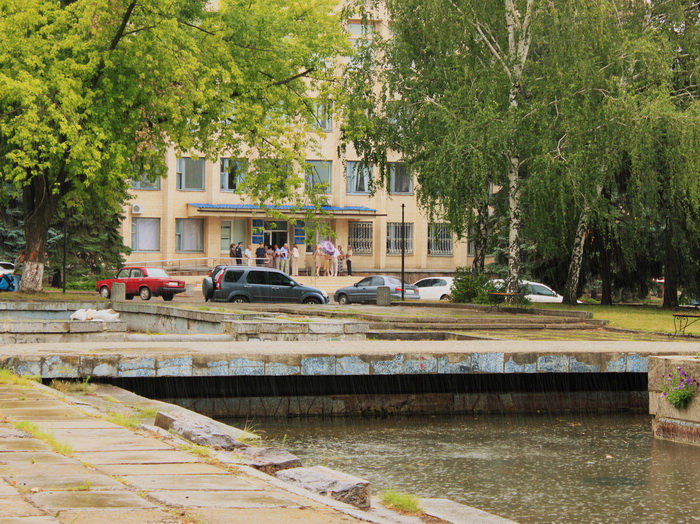 Мэрия сегодня. Очищающий дождь. Фото: Ирина Рудская