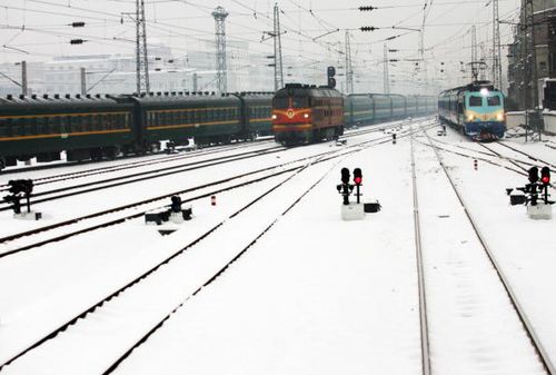 Вокзал г.Ухань провинции Хубэй. Стихийное бедствие, связанное с сильными снегопадами, охватило 14 провинций, городов и районов Китая. Фото: China Photos/Getty Images