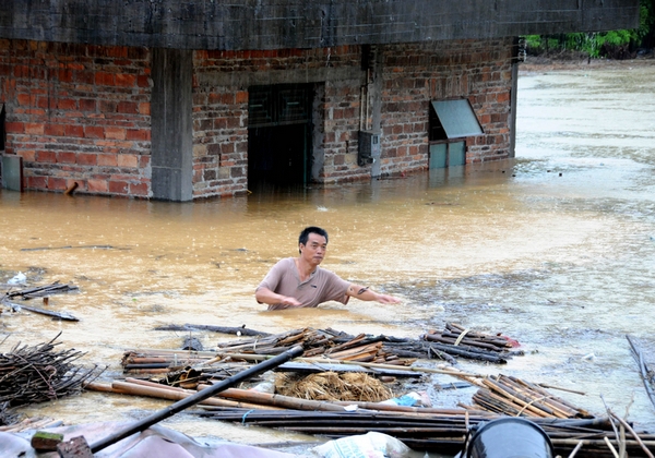 Тайфун «Фанаби» свирепствует в Китае. Фото с epochtimes.com