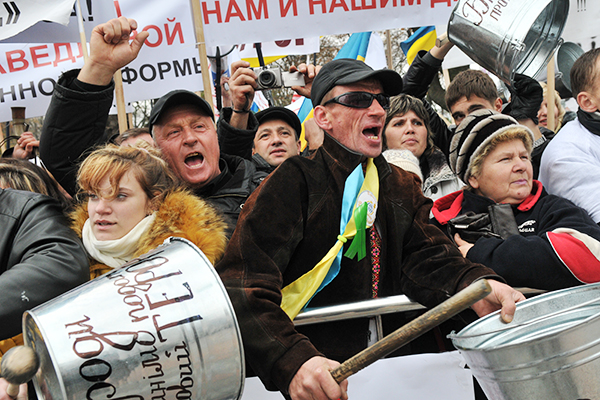 Предприниматели возле ВР выступают против принятия проекта Налогового кодекса, поданного Кабинетом министров Украины. Фото: Владимир Бородин/The Epoch Times Украина