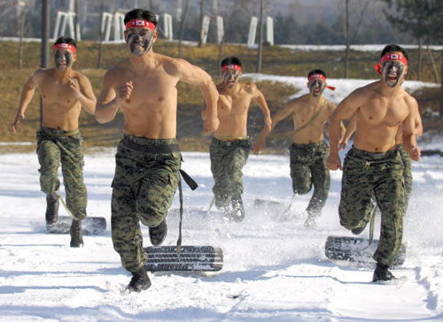 Спецподразделения Южной Кореи провели военные учения. Фото: KIM JAE-HWAN/AFP/Getty Images