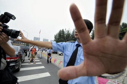 Пекинская полиция препятствует работе корреспондентов. Фото: JEWEL SAMAD/AFP/Getty Images