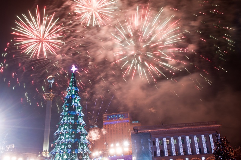 У Києві 19 грудня 2012 року запалили новорічну ялинку. Фото: Володимир Бородін / Велика Епоха