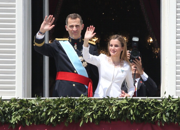 Новий король Іспанії Феліпе VI та його дружина королева Летиція під час святкової церемонії. Фото: Christopher Furlong/Getty Images