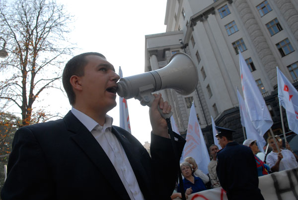 Предприниматели вышли к Кабинету Министров с предупредительной акцией протеста. Фото: Владимир Бородин/The Epoch Times