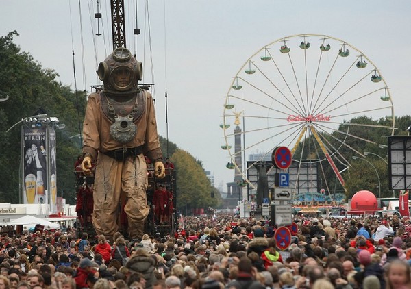 У Берліні відбулося свято гігантів. Фото: Albrecht G.