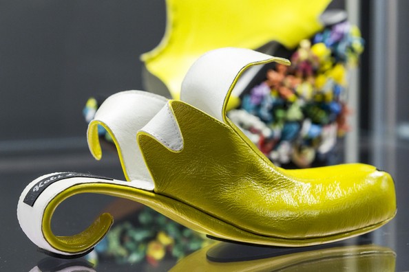 У Німеччині показують незвичайне взуття на виставці «Круто! Експериментальний дизайн взуття» («Starker Auftritt. Experimentelles Schuhdesign»). Фото: Joern Haufe/Getty Images