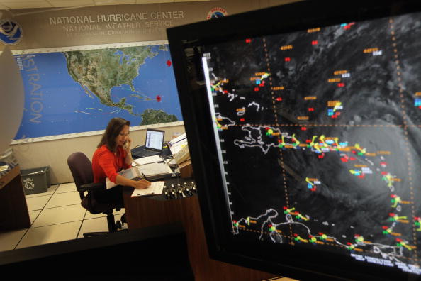 Ураган в Атлантиці «Ерл» досяг четвертого ступеня небезпеки. Фото: Joe Raedle/Getty Images