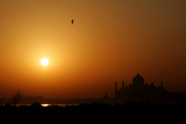 Тадж-Махал під час сходу сонця. Фото: Dan Istitene / Getty Images