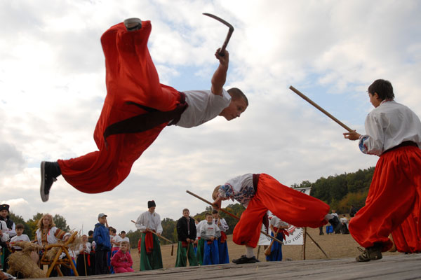 Фестиваль козацького бойового гопака в Пирогово 3 жовтня 2009. Фото: Володимир Бородін / The Epoch Times