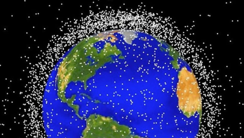 Графическое изображение космического мусора на низкой околоземной орбите, примерно 1989 год. (NASA/Getty Images)