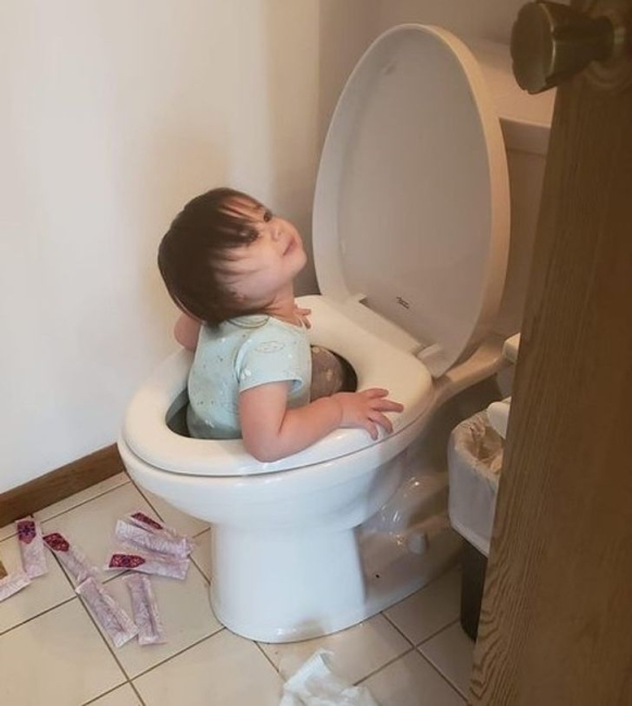 RecklessDolly https://www.reddit.com/r/KidsAreFuckingStupid/comments/fr2jr8/she_wanted_a_bath/