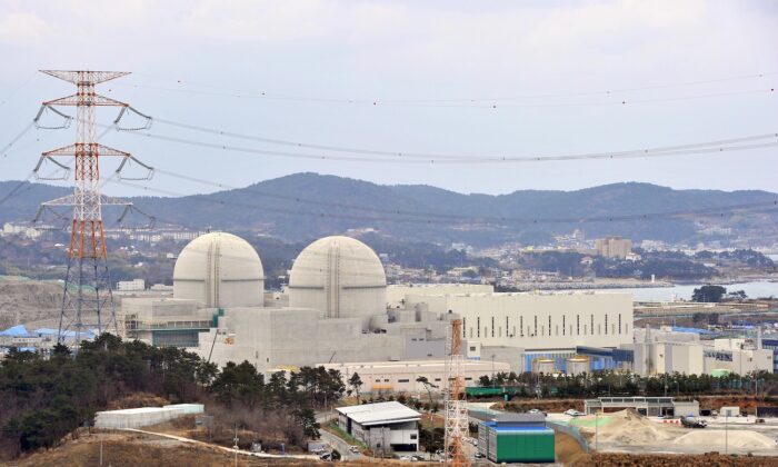 Південнокорейські ядерні реактори Shin-Kori 3 і 4, що будуються під назвою APR-1400, недалеко від південного порту Пусан, 5 лютого 2013 р. (Jun Yeon-Je/AFP via Getty Images)