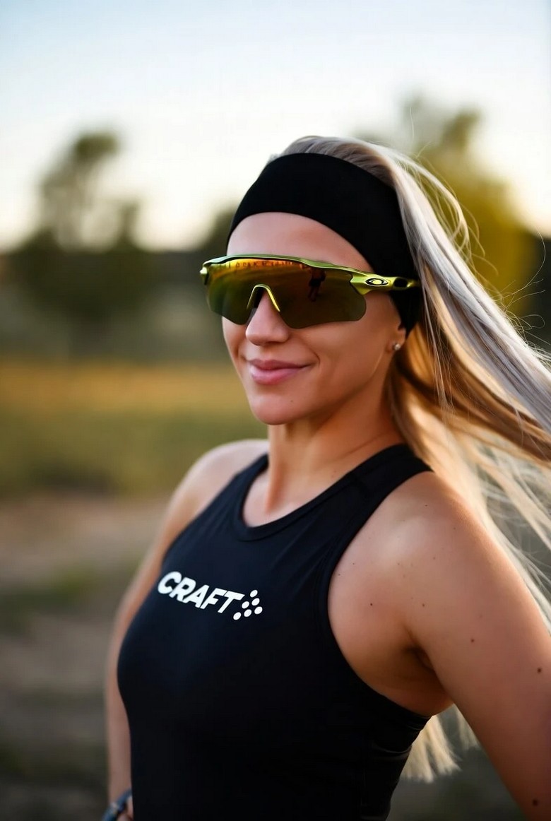 Женская спортивная маска-очки с синей зеркальной линзой, чёрный комплект Craft, набережная