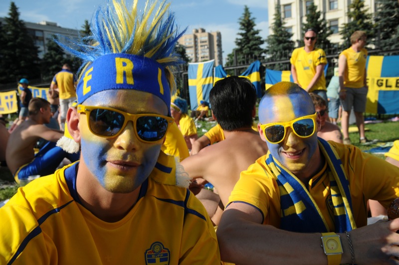 Марш шведських уболівальників перед матчем збірних України і Швеції на Євро-2012 відбувся 11 червня у центрі Києва. Фото: Володимир Бородін/EpochTimes.com.ua 