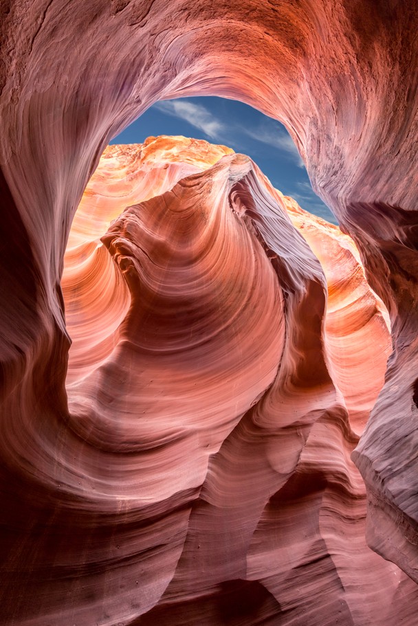 Кусочек неба. Щелевой каньон в штате Аризона, США. Фото: John Chaney/travel.nationalgeographic.com 