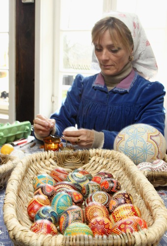 Великдень. Традиції прикрашання яєць. Фото: Andreas Rentz/Getty Images 