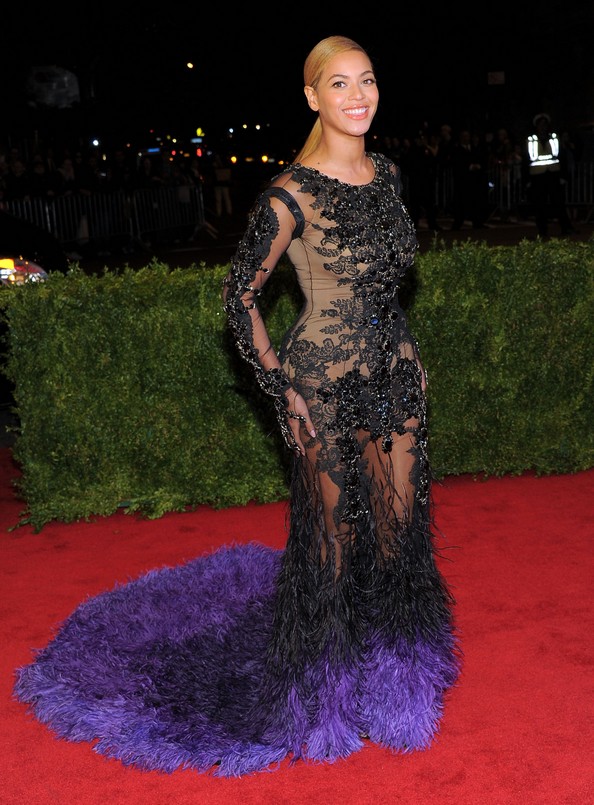 Бейонсе у сукні від Givenchy. Фото: Larry Busacca/Getty Images 