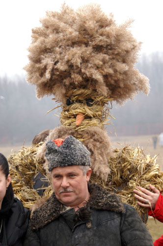 Солом'яне опудало - символ зими. Фото: Юрій Петюк/Велика Епоха 