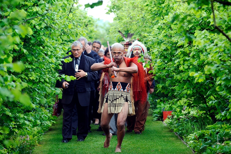Муниципалитет Лакнекси, север Франции, 30 мая. Делегация народа маори прибыла на открытие «Te Putake» — первого сада за пределами Новой Зеландии, посвящённого культуре маори. Фото: JEAN-CHRISTOPHE VERHAEGEN/AFP/Getty Images 