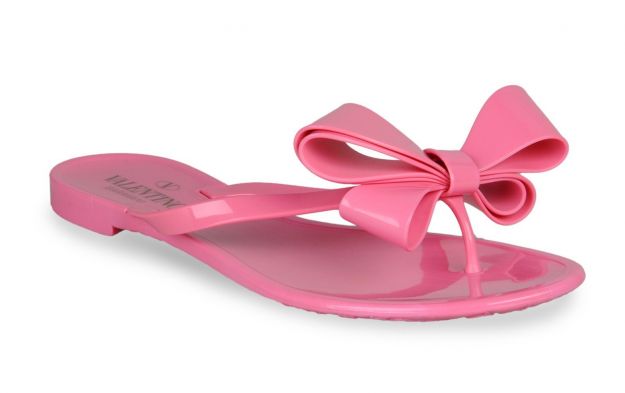 Резиновые шлёпанцы от Valentino. Фото: shoes.stylosophy.it 