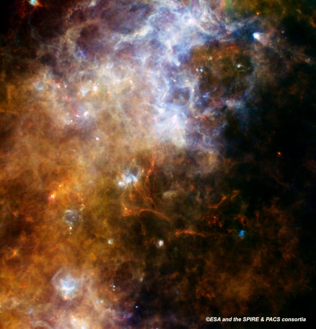 Огромное облако холодного газа (материала для образования звёзд) в созвездии Южный Крест. Область наблюдения: 2х2 градуса. Фото: ESA and the SPIRE &amp; PACS Consortium 