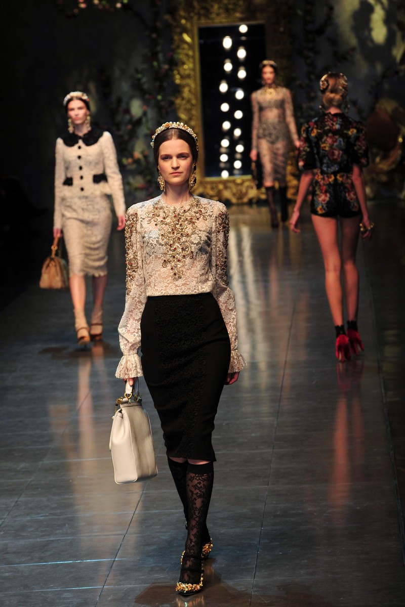 Романтичне бароко від Dolce &amp; Gabbana. Фото: GIUSEPPE CACACE/AFP/Getty Images 