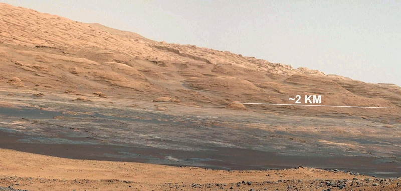 Марс, Сонячна система, 18 серпня. Марсохід «Цікавість» передав зображення основи гори Шарп в кратері Гейла. Фото: NASA via Getty Images 