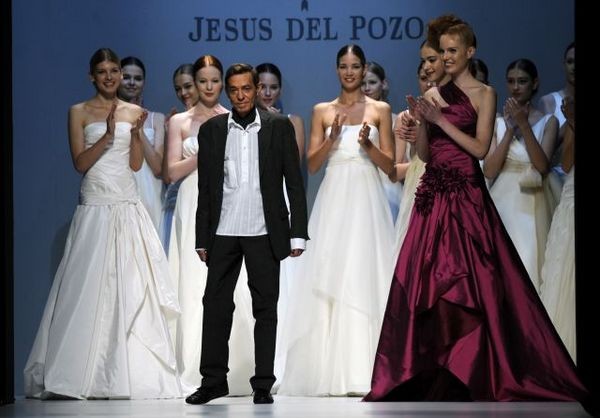 Дизайнер Jesus del Pozo. Фото: LLUIS GENE/AFP/Getty Images  