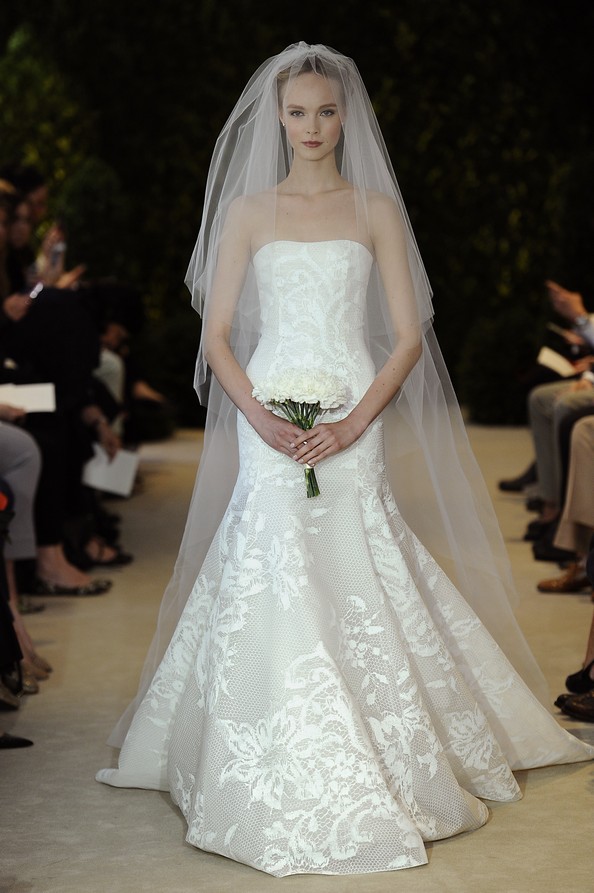 Весільна колекція весна-літо 2014 від Carolina Herrera. Фото: Fernanda Calfat/Getty Images 